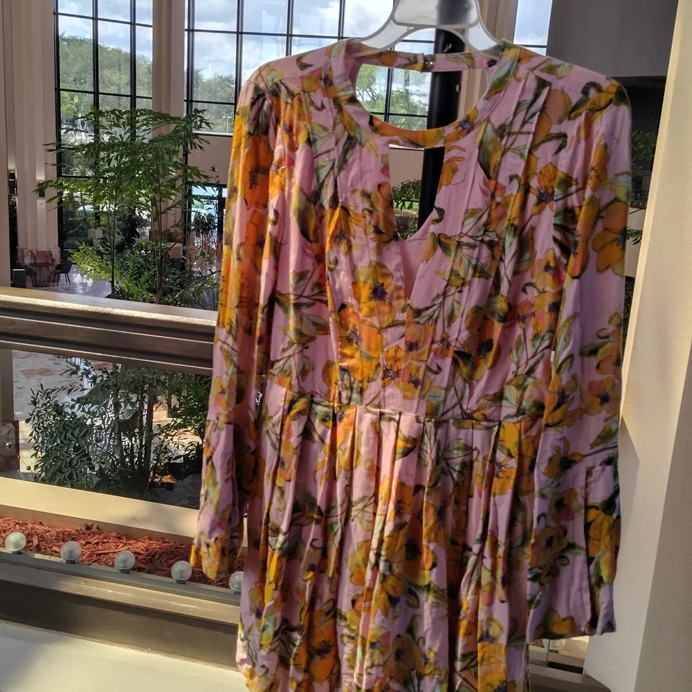 FREE PEOPLE FLOWY BELL SLEEVE DRESS WITH V CUT-OUTS FRONT & BACK WOMEN'S Size 8 - Picture 4 of 11